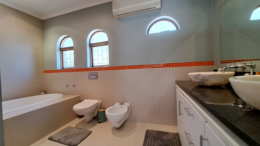 5 Bedroom Property for Sale in Table View Western Cape